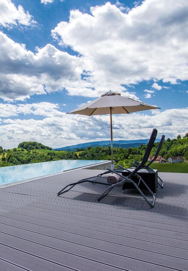 *Brandnew* Modernes Apartment In Den Weinbergen Mit Pool Und Sauna Spielfeld Esterno foto